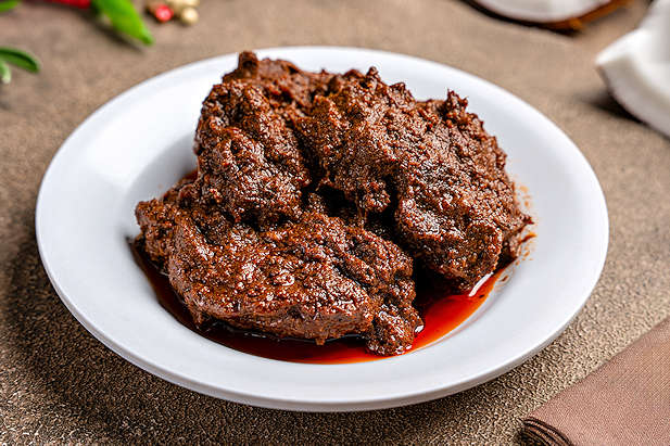 Rendang Daging: Indonesia’s Legendary Slow-Cooked Beef Curry